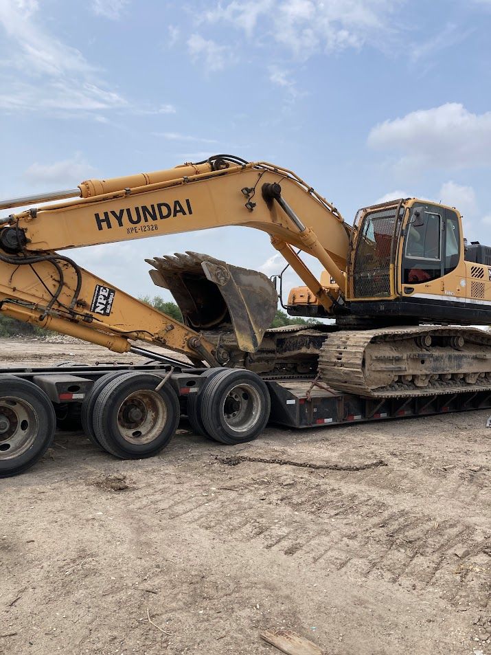 El Venadito RB tracked excavator hauled to an earth moving job site in South Texas